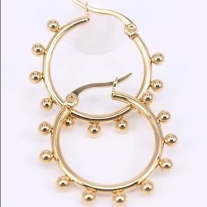 18K gold circle hoop earrings